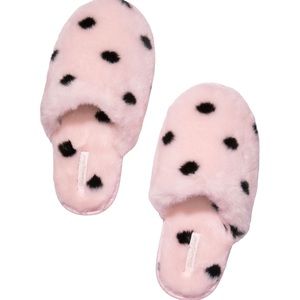 VICTORIA’S SECRET Pink and Black Polka Dot Closed Toe Faux Fur Slippers-SMALL